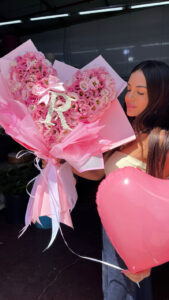 לב מפרחים ואות