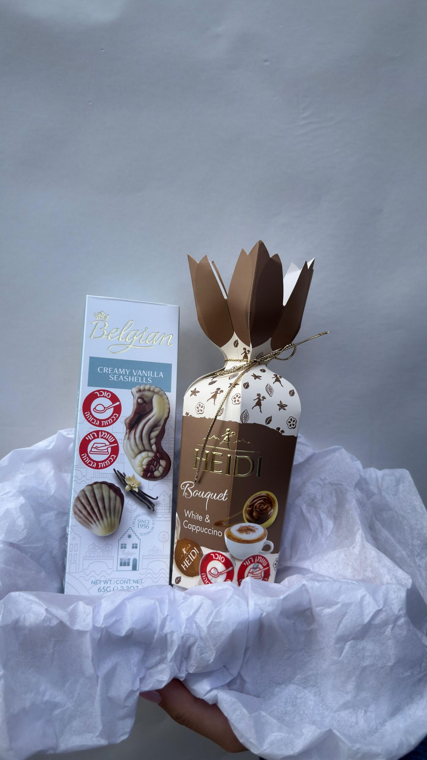 צמד פרלינים קפוצ'ינו וצדפי שוקולד